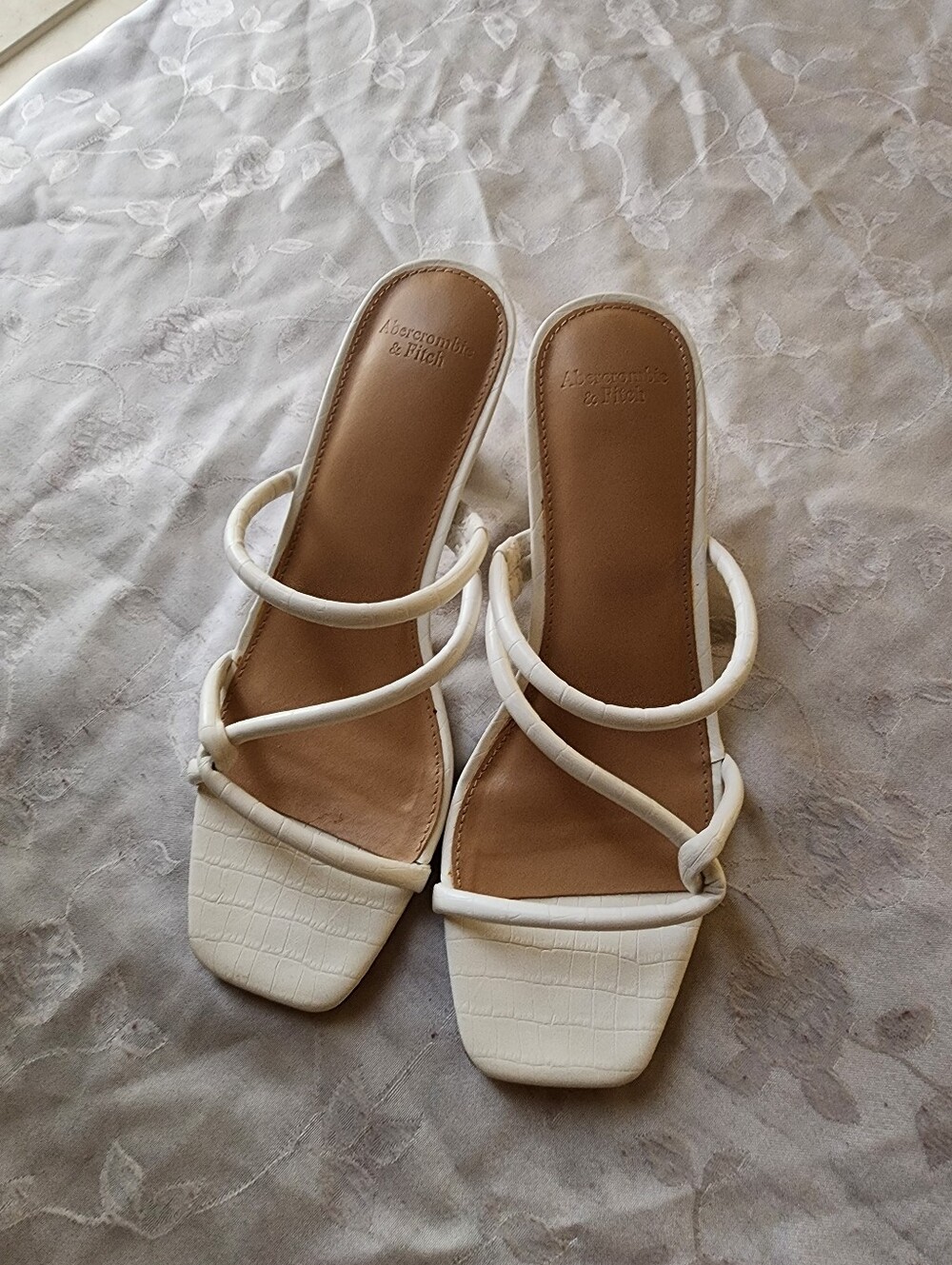 Brand New Abercrombie & Fitch Twist-Strap Heeled Sandal, Size:7.5; Colour:White
